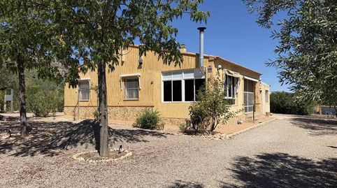 Chalet en venta en Caudete, 2 dormitorios.