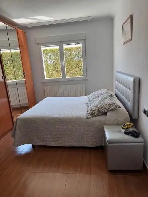 Dormitori de Casa o xalet en venda en Calvarrasa de Arriba amb Calefacció, Jardí privat i Terrassa