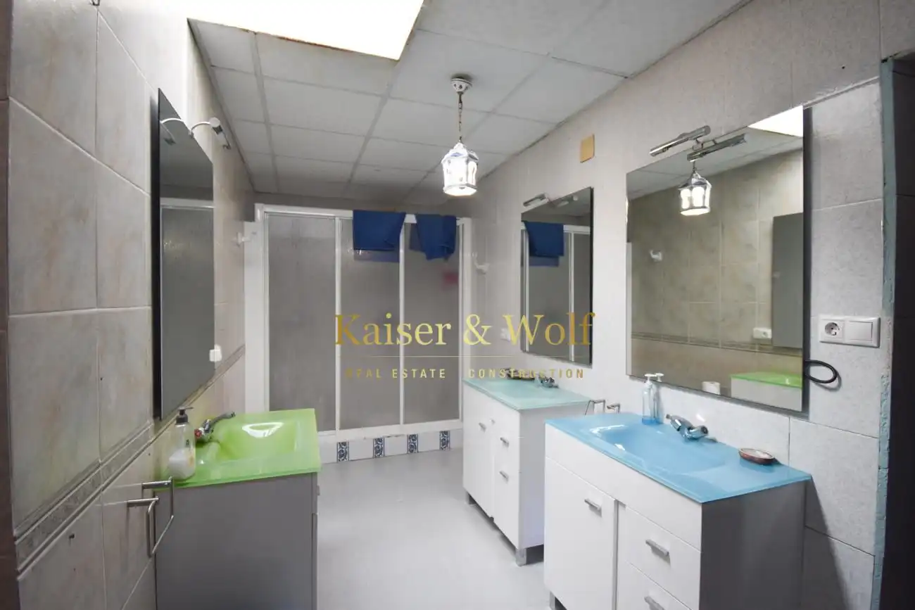 Badezimmer von Country house zum Verkauf in Elche / Elx mit Klimaanlage, Privatgarten und Terrasse