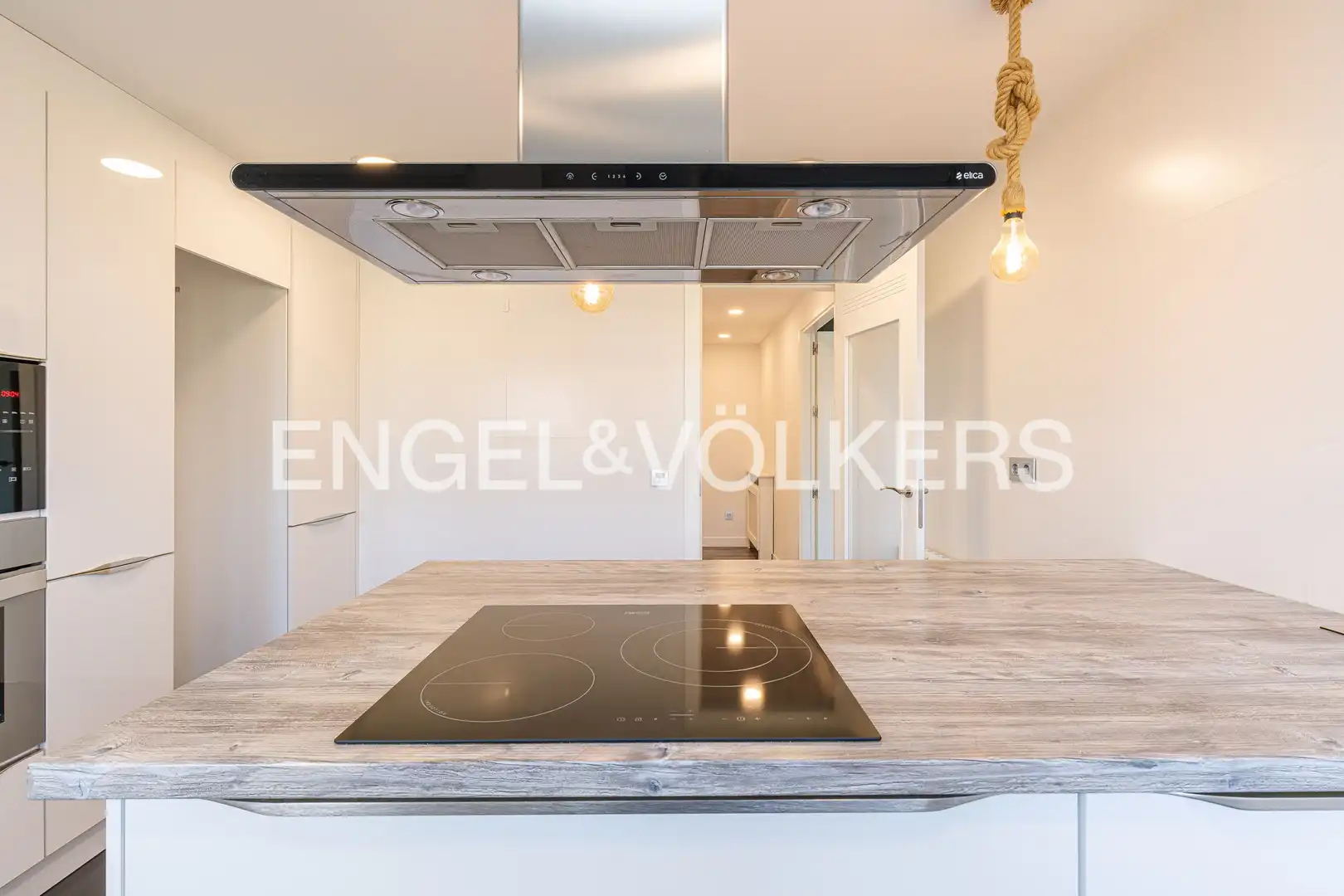 Cocina de Dúplex en venta en Alcorcón con Aire acondicionado, Calefacción y Jardín privado