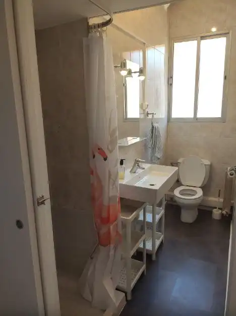Baño de Piso de alquiler en Zaragoza con Calefacción, Parquet y Amueblado