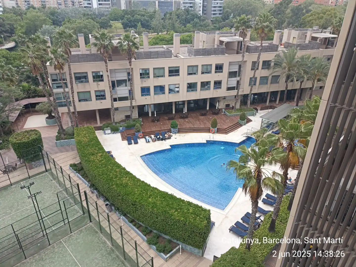 Pis amb piscina en venda a Josep pla 21