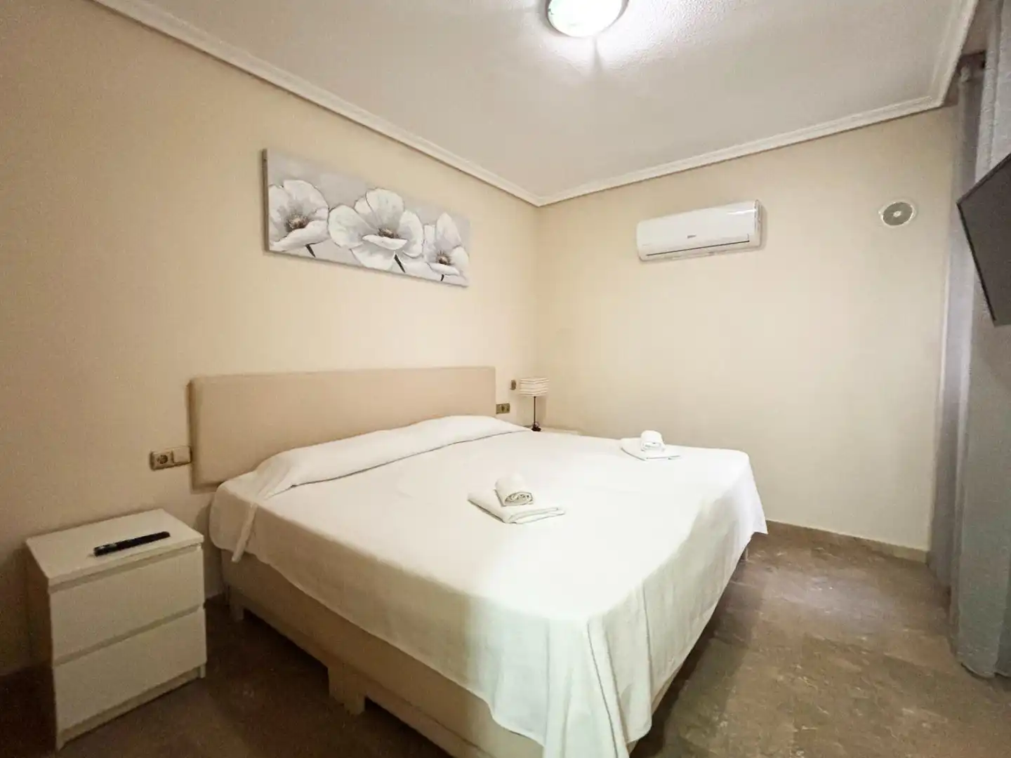 Habitación de Piso en venta en Torrevieja con Aire acondicionado, Terraza y Amueblado