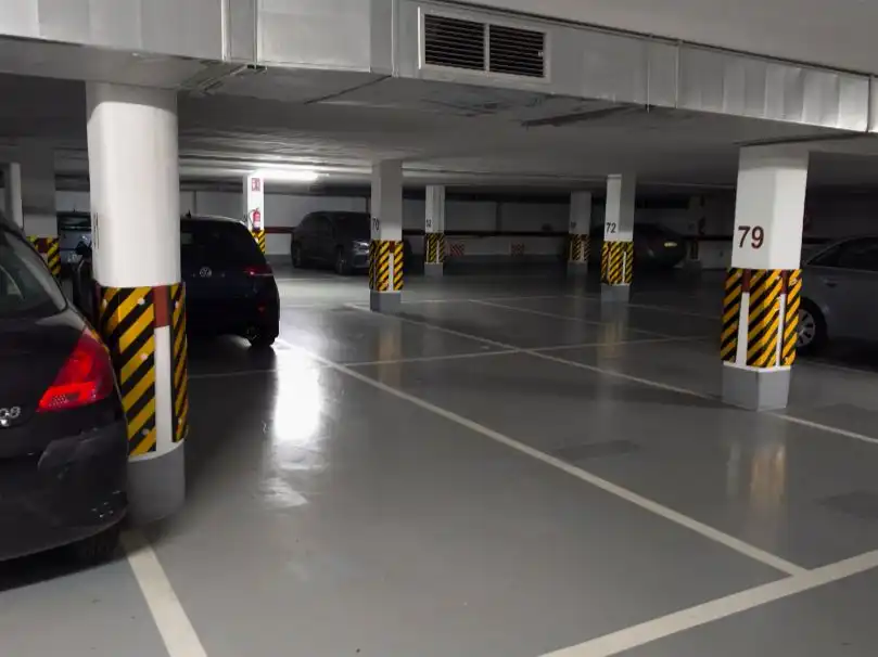 Aparcament de Garatge de lloguer en Santiago de Compostela  amb Alarma