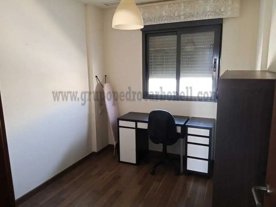 Habitación de Piso en venta en Elche / Elx con Aire acondicionado, Terraza y Amueblado