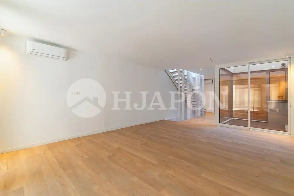 Sala d'estar de Casa o xalet en venda en Badalona amb Aire condicionat, Calefacció i Terrassa