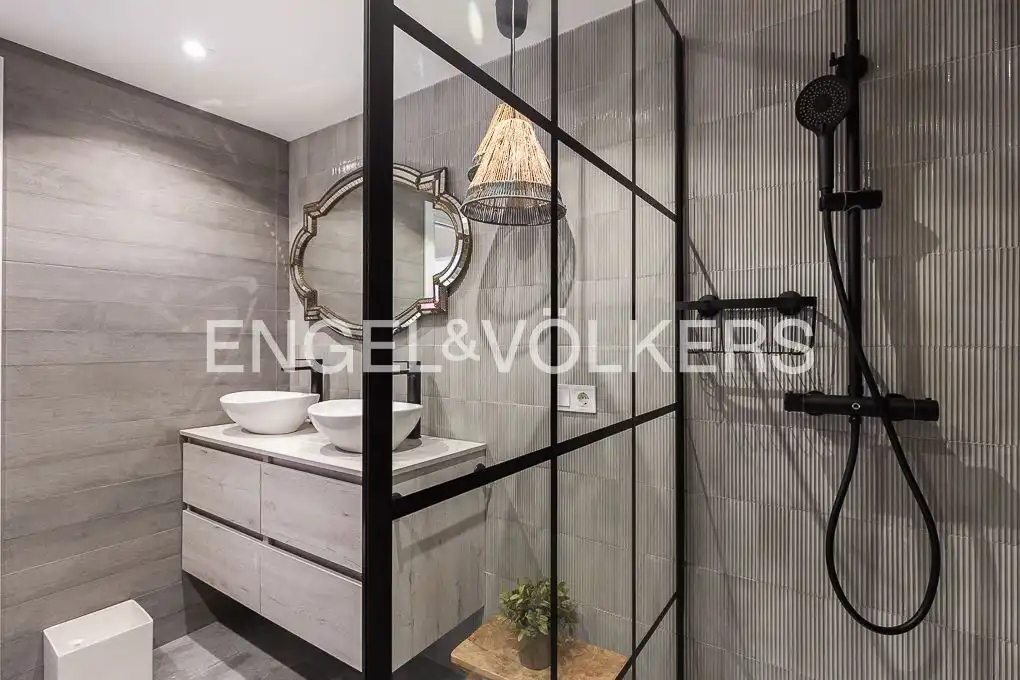 Baño de Piso en venta en Valencia con Aire acondicionado, Calefacción y Terraza