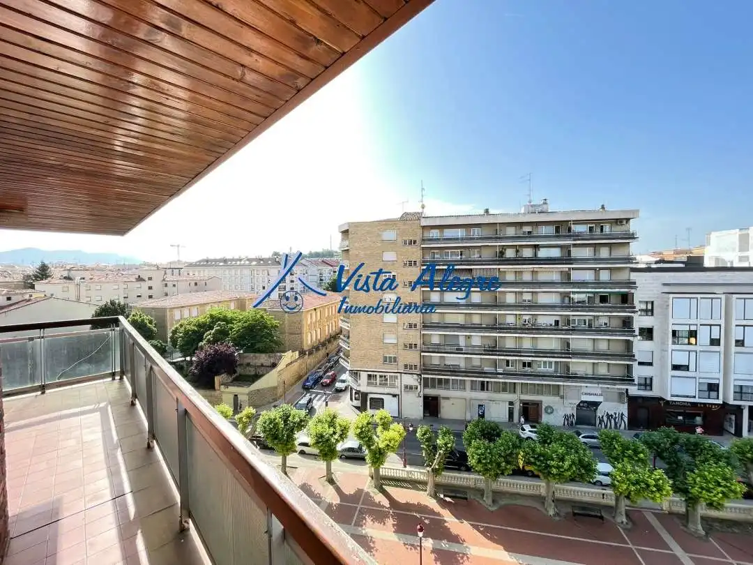 Vista exterior de Piso en venta en Haro con Calefacción, Terraza y Trastero
