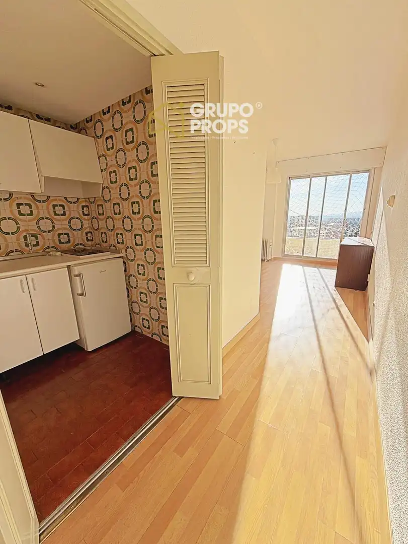 Habitación de Apartamento en venta en Madrid con Calefacción y Balcón