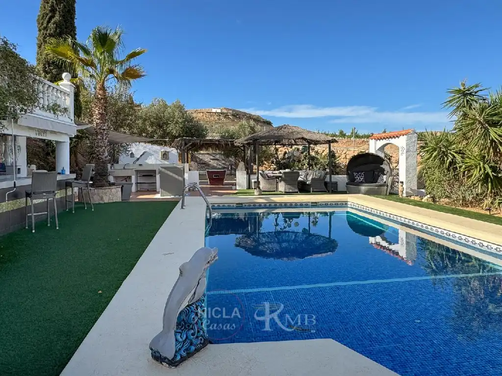 Vista exterior de Casa o xalet en venda en Antas amb Aire condicionat, Jardí privat i Terrassa