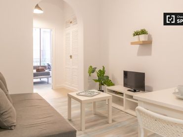 Appartamento con balcone in affitto a Centro