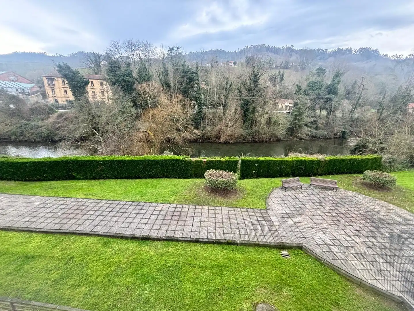 Jardín de Piso en venta en Oviedo  con Calefacción, Parquet y Trastero