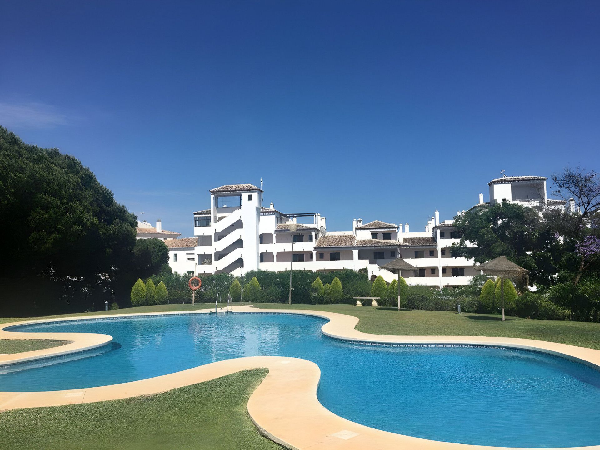 Vista exterior de Planta baixa en venda en Mijas amb Aire condicionat, Terrassa i Piscina
