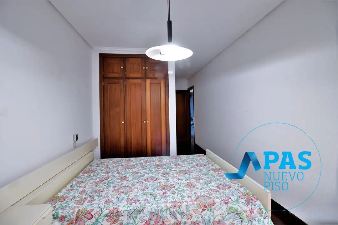 Schlafzimmer von Wohnung zum Verkauf in Santander mit Heizung
