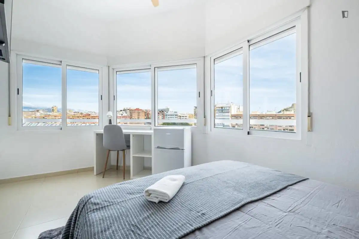 Dormitori de Apartament per a compartir en Benalúa - Babel