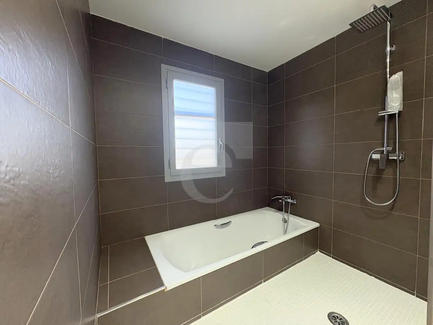 Badezimmer von Wohnung zur Miete in Torrent mit Klimaanlage, Heizung und Privatgarten