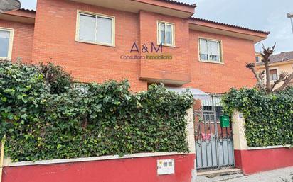 Exterior view of Single-family semi-detached for sale in Cigales  with Heating