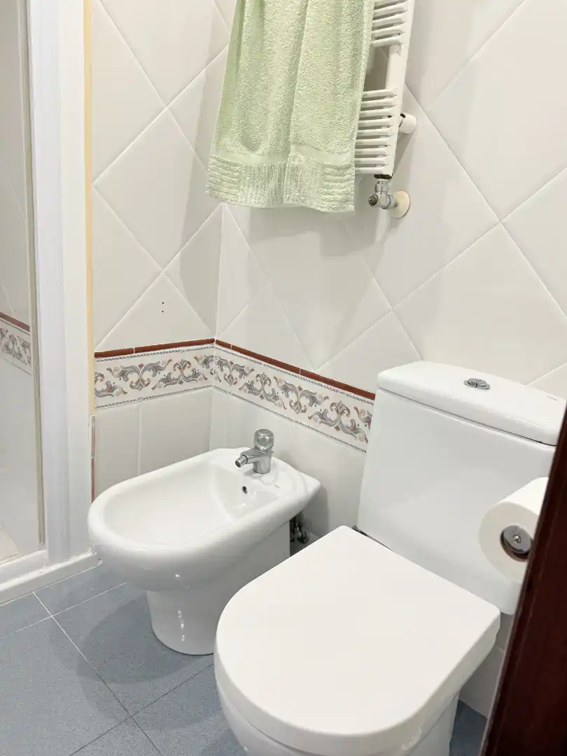 Baño de Planta baja en venta en Badalona con Aire acondicionado, Calefacción y Jardín privado