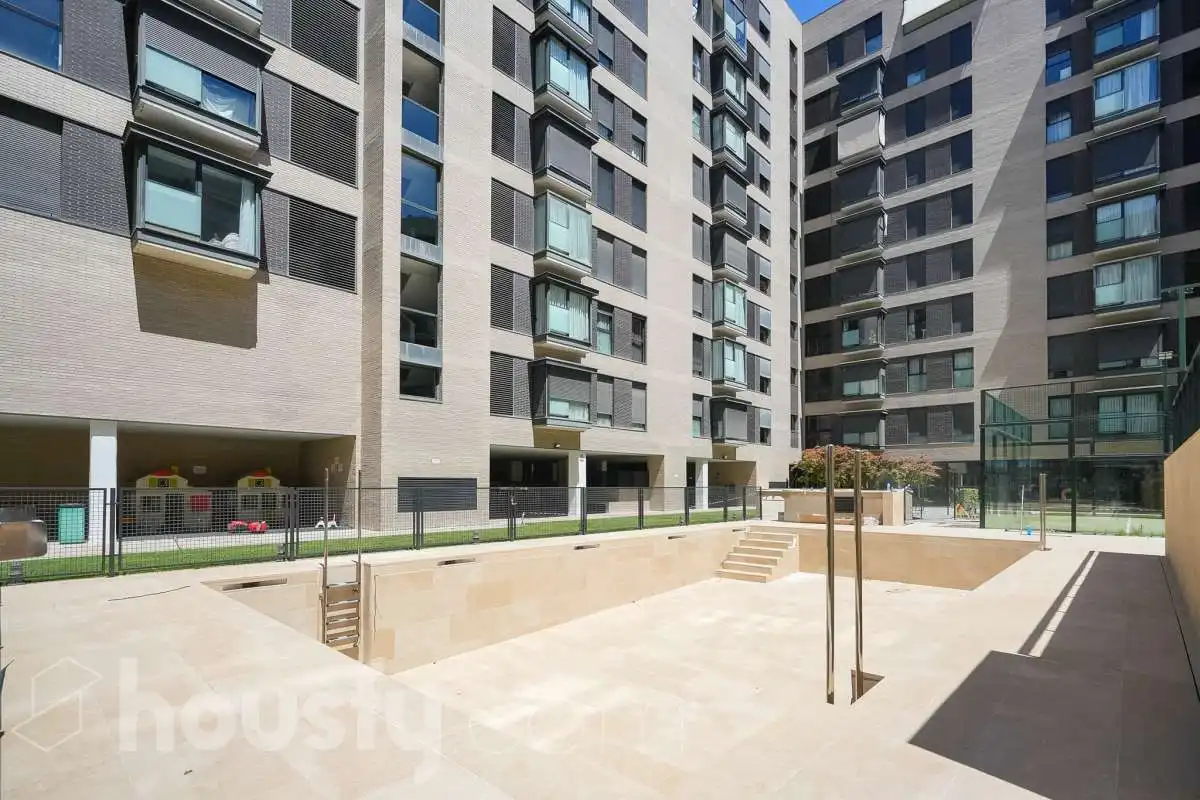 Vista exterior de Ático en venta en Madrid con Terraza, Trastero y Piscina comunitaria
