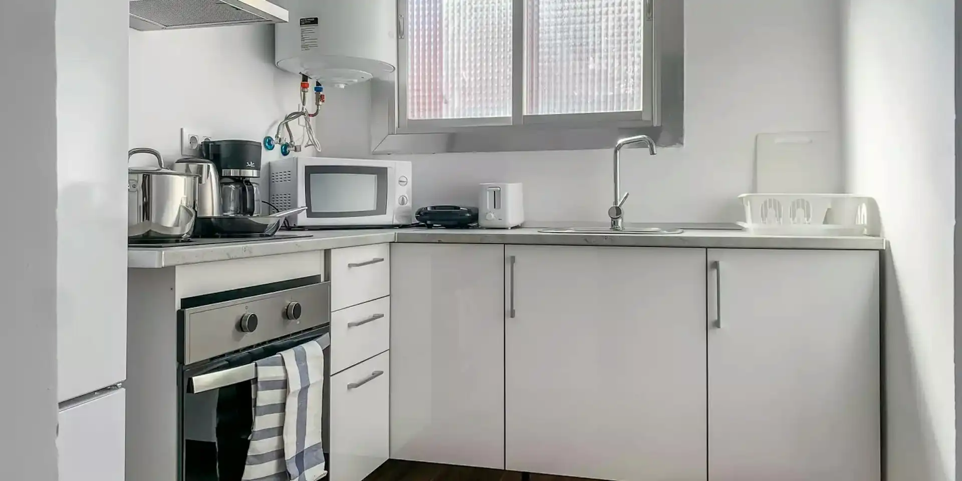 Kitchen of Flat for share in L'Hospitalet de Llobregat  with Heating, Furnished and Washing machine