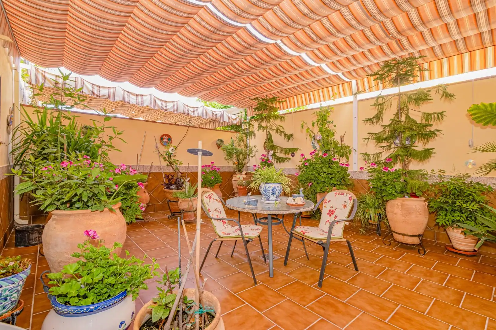 Casa a schiera in vendita a Calle Víctor Manuel 34