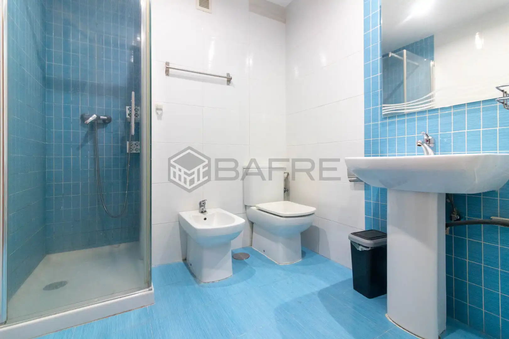 Bathroom of Flat for sale in Madrid  with Air Conditioner, Heating and Terrace