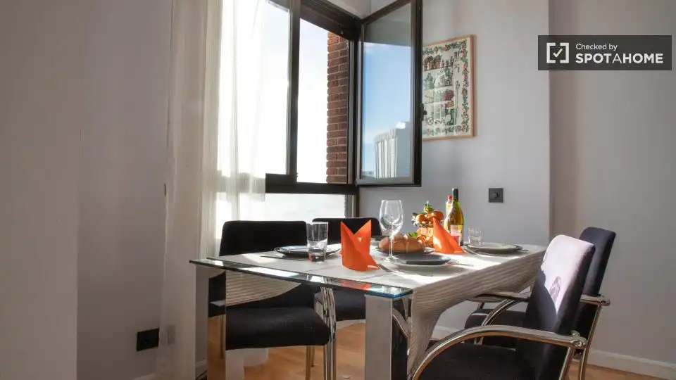Appartamento con terrazza in affitto a Tetuán, imagen 3
