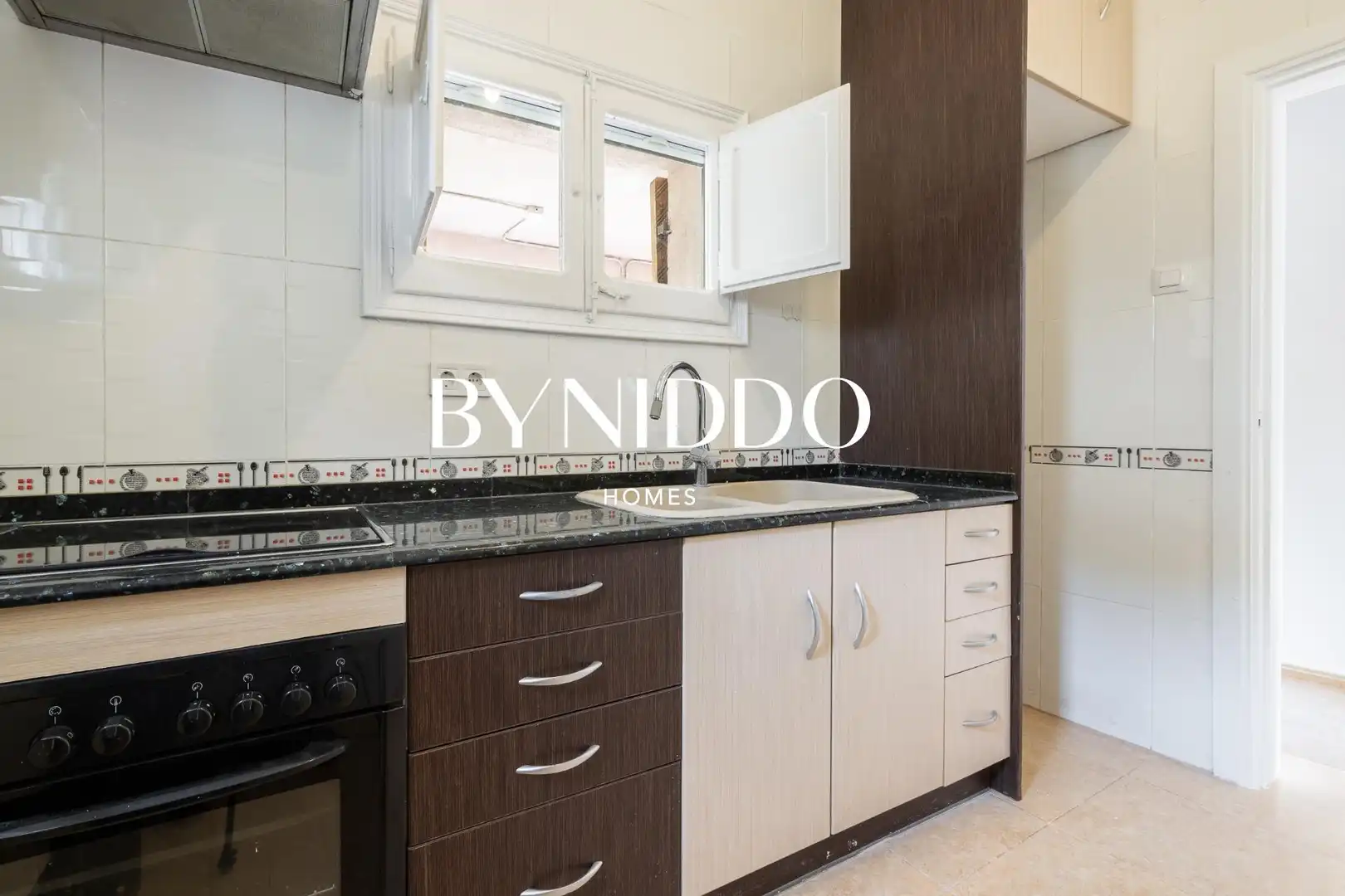 Cocina de Casa o chalet en venta en Sant Cugat del Vallès con Aire acondicionado, Calefacción y Jardín privado