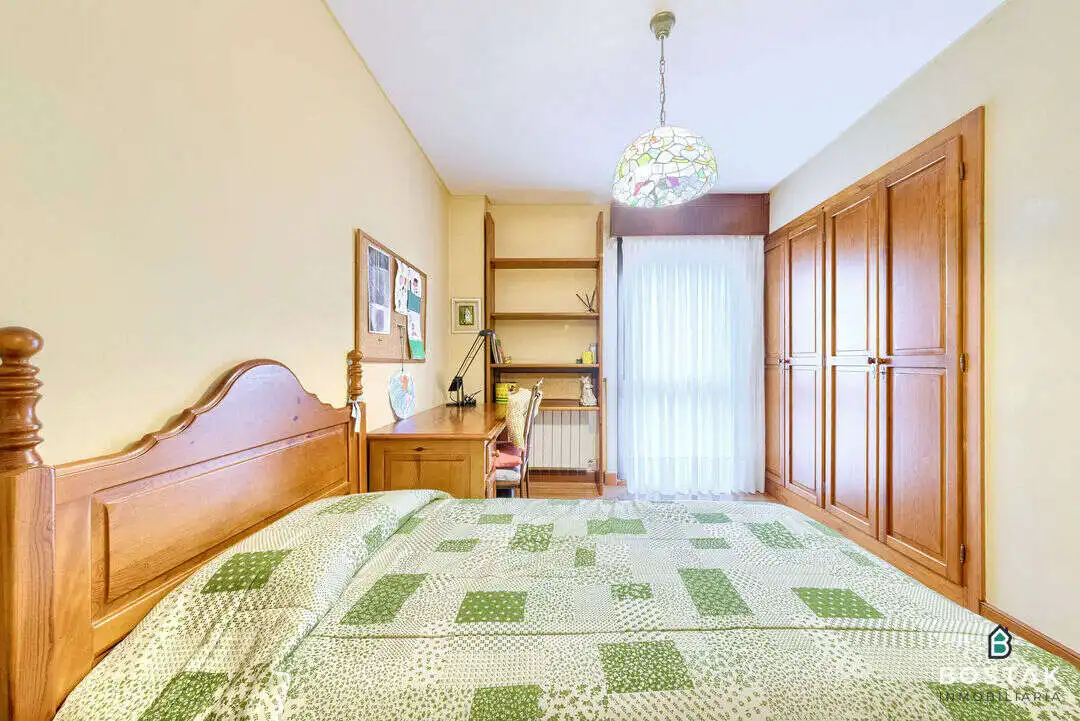 Habitación de Piso en venta en Bilbao  con Calefacción, Trastero y Amueblado