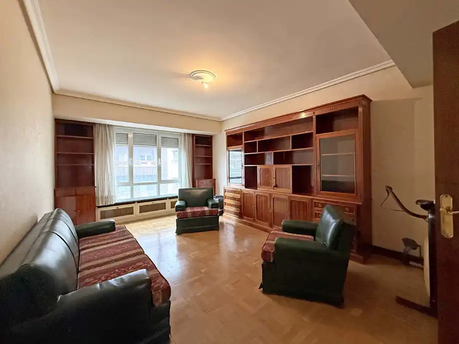 Sala de estar de Piso en venta en Vitoria - Gasteiz con Calefacción, Parquet y Terraza