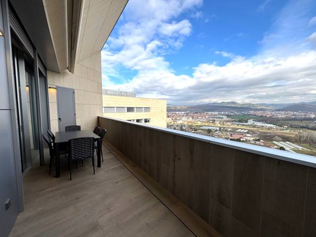 Ático en Alquiler en Pamplona-Iruña - Plaza Salesianos en 1º Ensanche