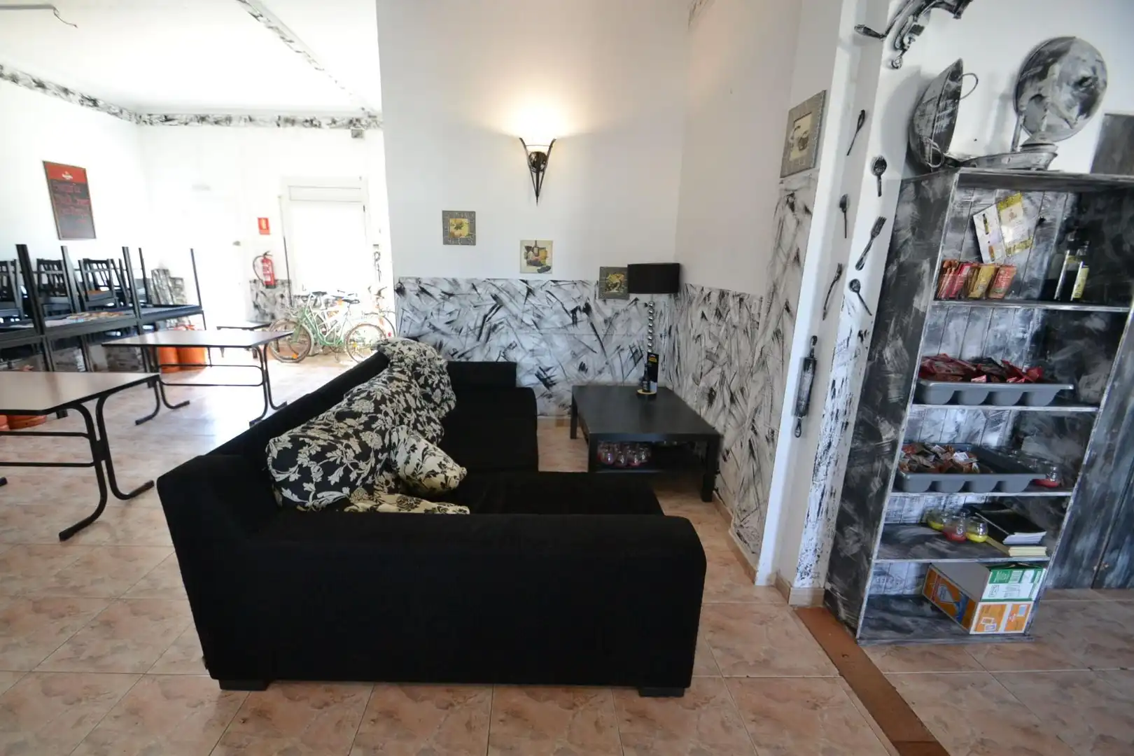Sala d'estar de Local en venda en Deltebre amb Aire condicionat i Moblat