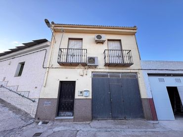 Casa amb balcó en venda a Tr.ª Pérez Galdós