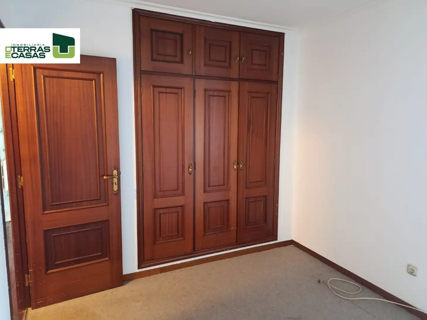 Habitación de Piso en venta en Pontevedra Capital  con Calefacción, Terraza y Trastero