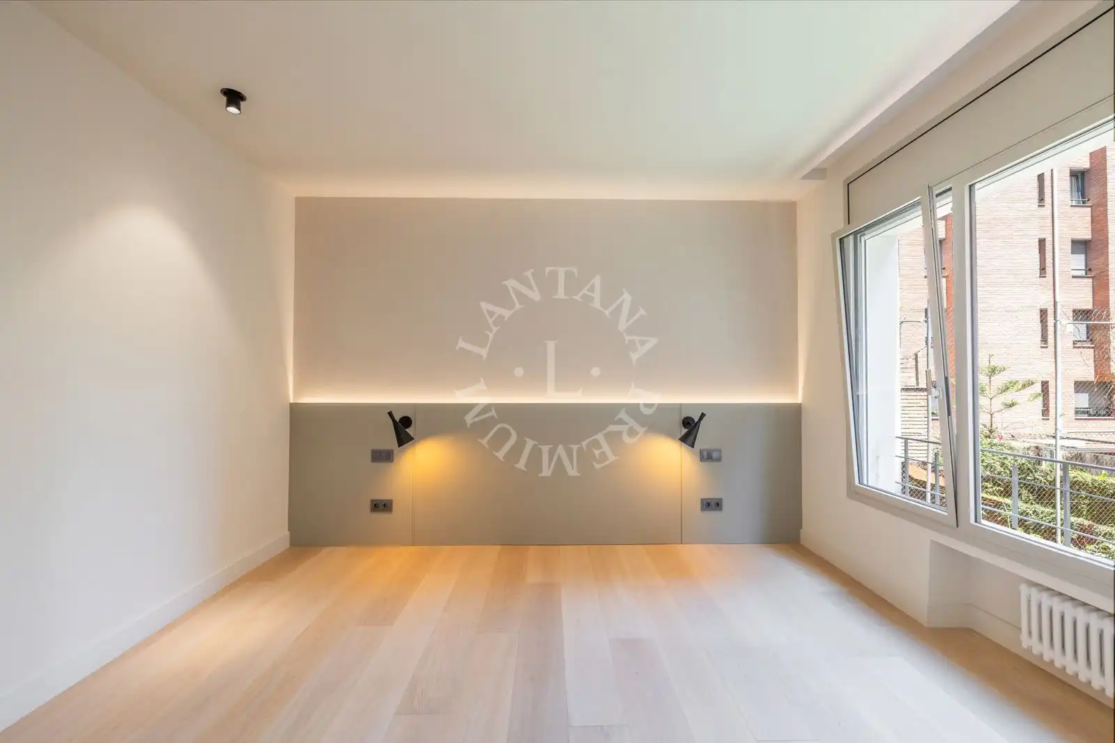 Sala d'estar de Pis en venda en Barcelona amb Aire condicionat, Calefacció i Parquet