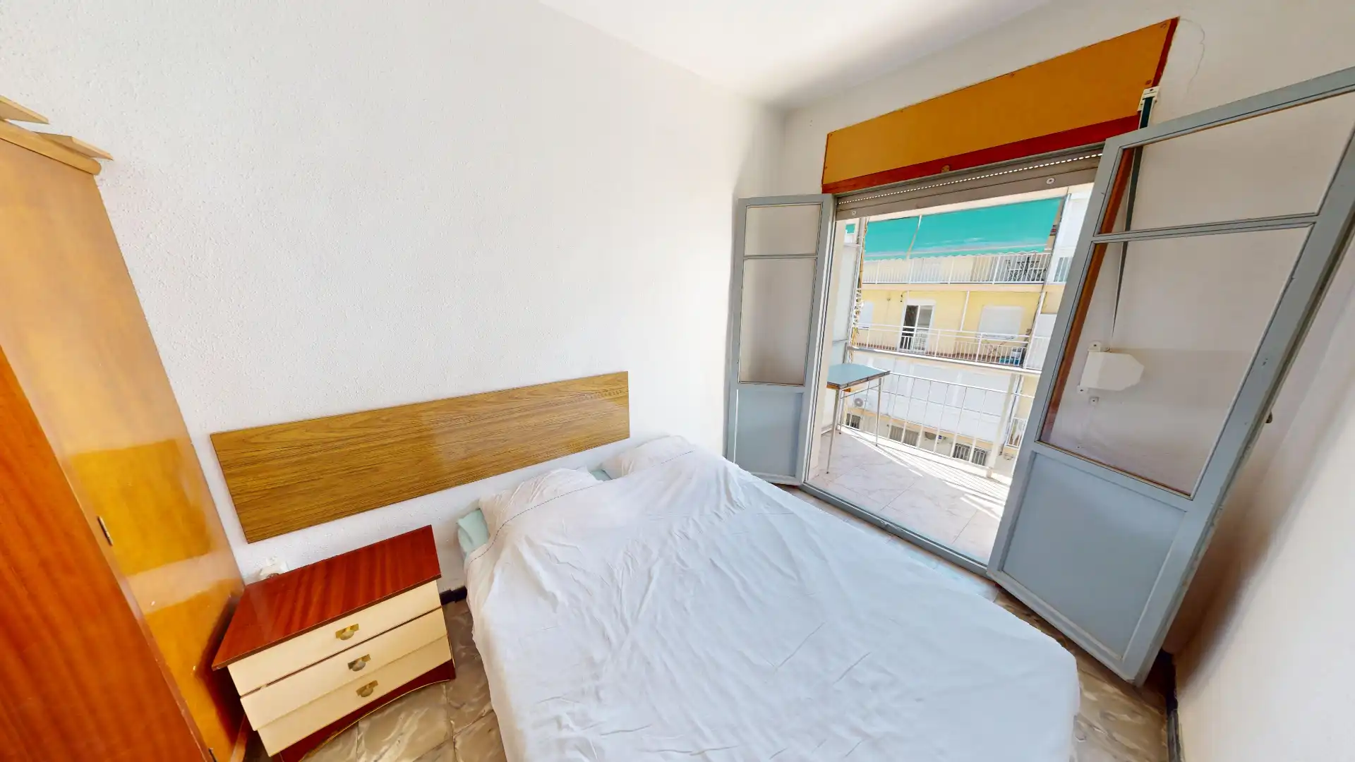 Habitación de Piso en venta en Alicante / Alacant con Terraza y Balcón