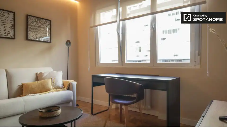 Wohnzimmer von Wohnung zur Miete in Madrid mit Klimaanlage, Heizung und Möbliert