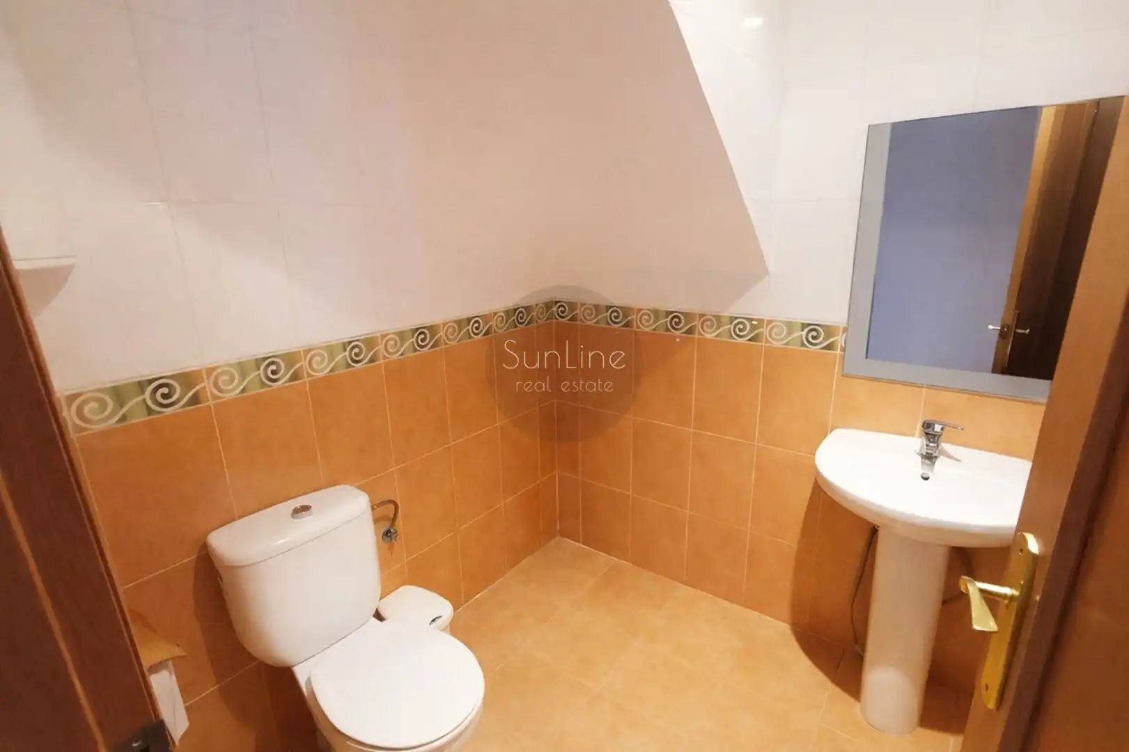 Bathroom of Houses for sale in La Pobla de Vallbona  with Air Conditioner, Private garden and Terrace