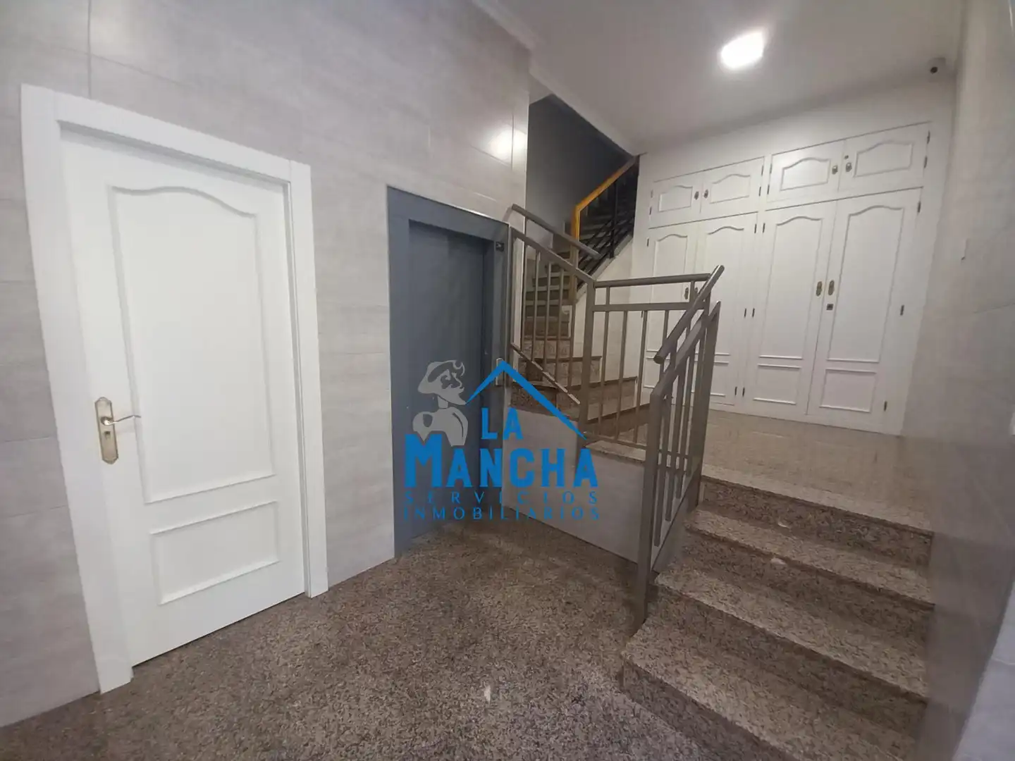 Piso en venta en Albacete con Balcón
