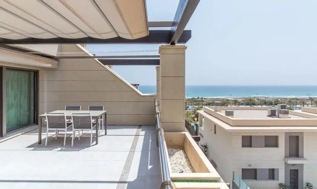 Appartement compact avec piscine à vendre à Los Arenales del Sol