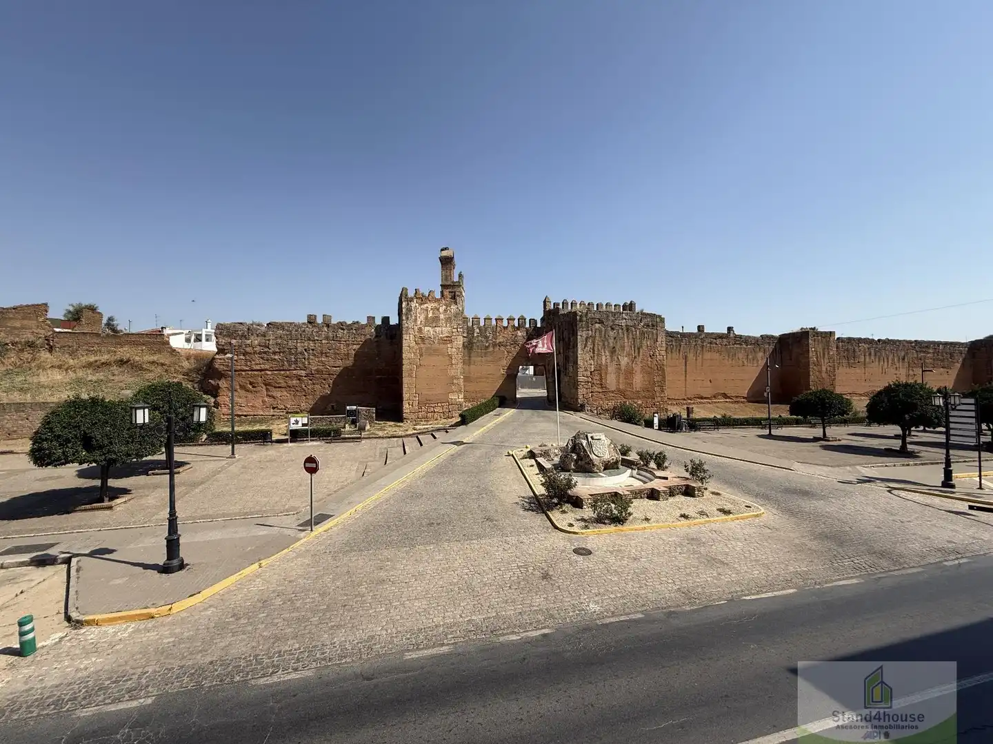 Vista exterior de Casa adosada en venda en Niebla amb Calefacció, Terrassa i Traster
