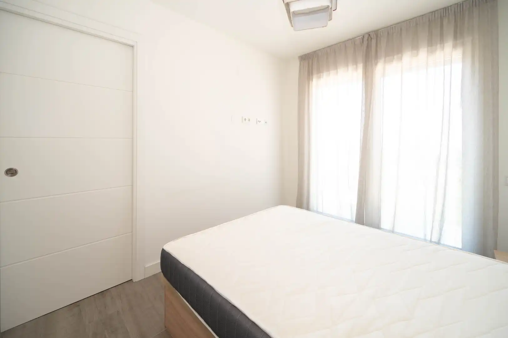 Dormitori de Apartament de lloguer en Madrid amb Aire condicionat, Calefacció i Traster