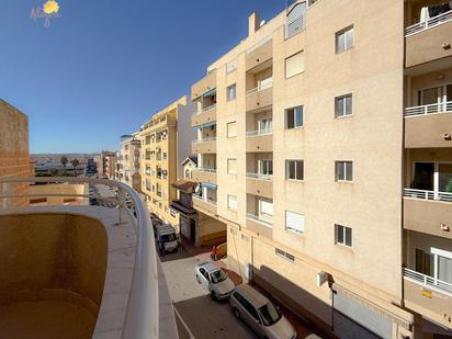 Vista exterior de Apartament en venda en Torrevieja amb Aire condicionat, Calefacció i Terrassa