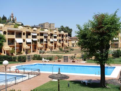 Piscina de Casa adosada en venda en San Juan de Aznalfarache amb Aire condicionat, Calefacció i Jardí privat