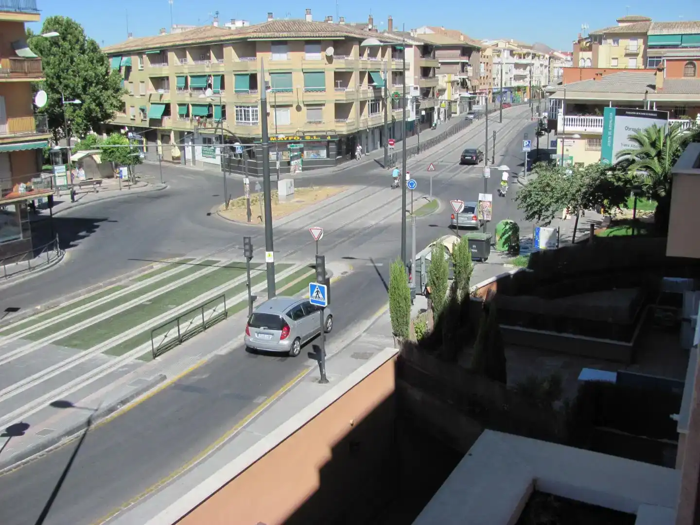 Außenansicht von Wohnung zur Miete in Granada mit Klimaanlage, Schwimmbad und Möbliert