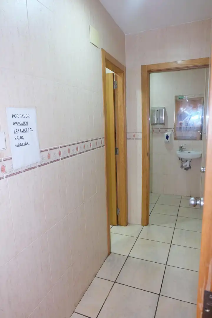 Baño de Local en venta en Valencia con Aire acondicionado
