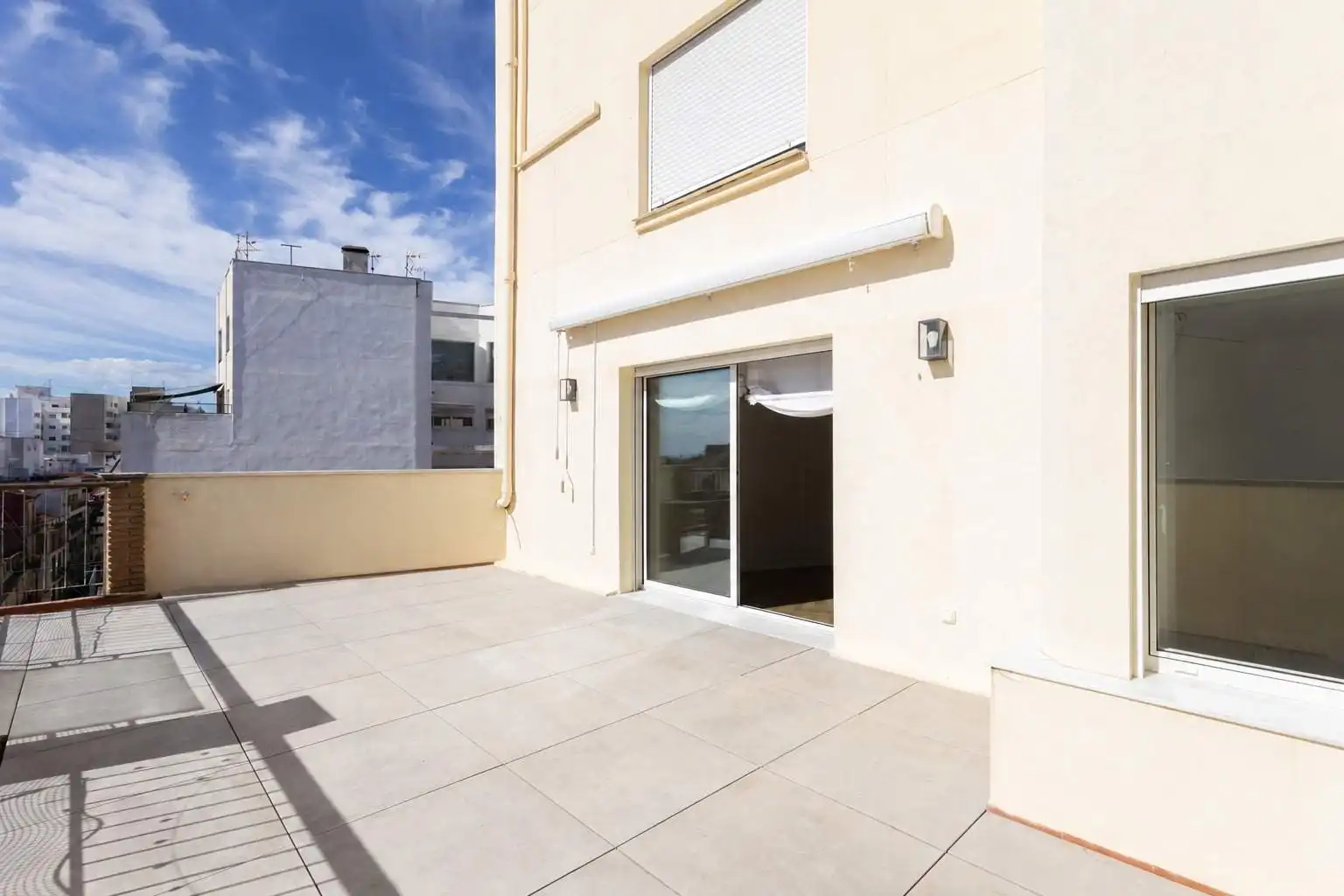 Vista exterior de Àtic en venda en Gandia amb Aire condicionat, Calefacció i Terrassa