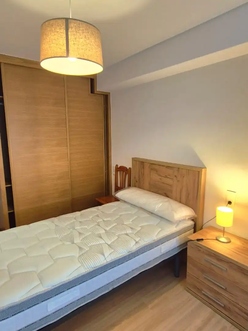 Habitación de Piso de alquiler en Santiago de Compostela  con Calefacción, Parquet y Trastero