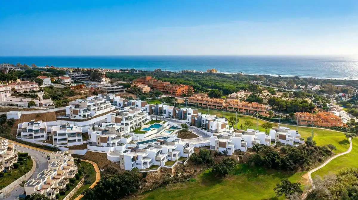 Vista exterior de Dúplex en venta en Marbella con Aire acondicionado, Terraza y Trastero