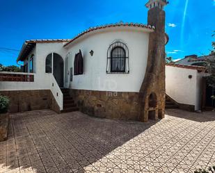 Vista exterior de Casa o xalet en venda en Benidoleig amb Piscina